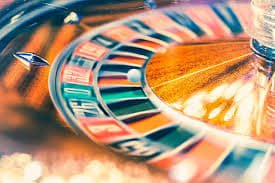 IWBet 1015 ဖောက်သည်ဝန်ဆောင်မှု Live Chat နှင့် FAQ အကူအညီ ပေးနေသောပုံ