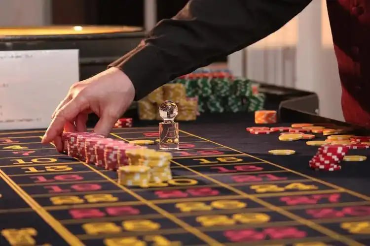 iwbet 1015 Live Casino Baccarat ဂိမ်း ရလဒ် MMK ဆုငွေ စစ်ဆေးနေသောမြင်ကွင်း